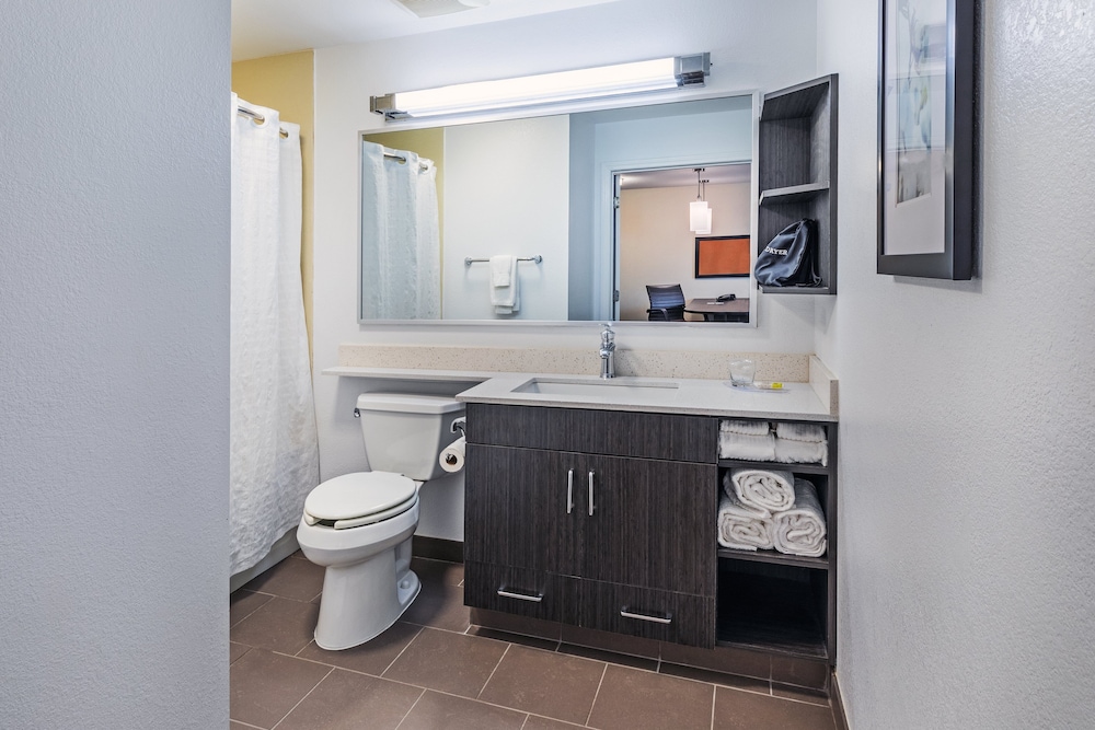 Studio Suite, 2 Double Beds, Accessible (Mobility Tub) photo 3