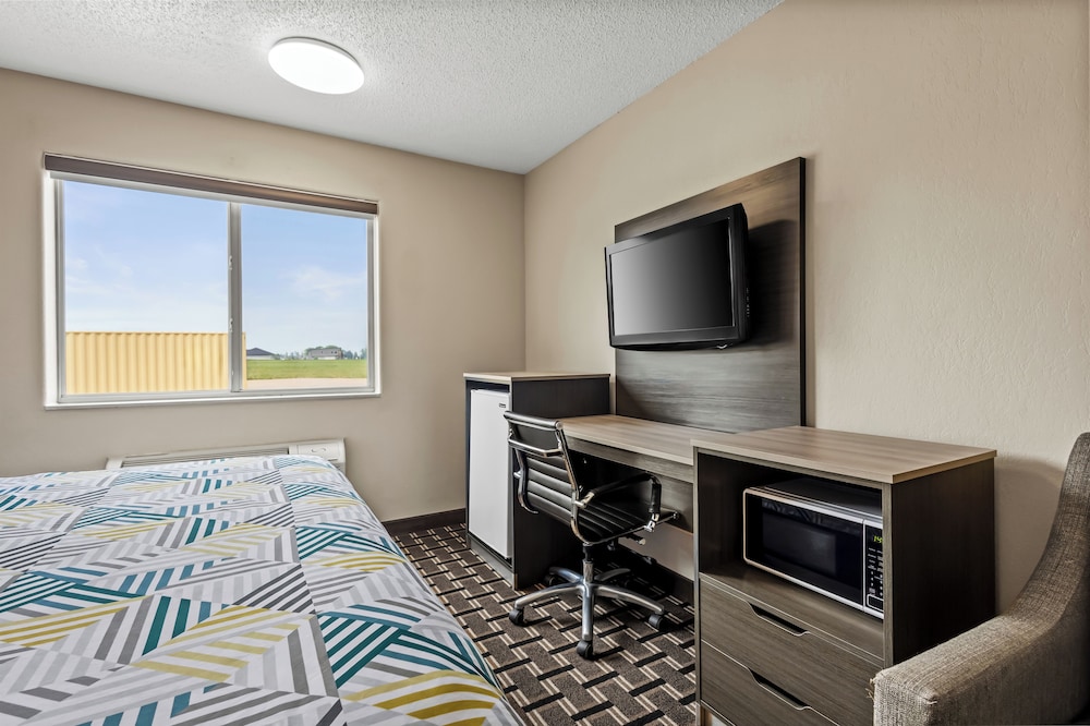 Deluxe Room, 1 King Bed, Non Smoking photo 3