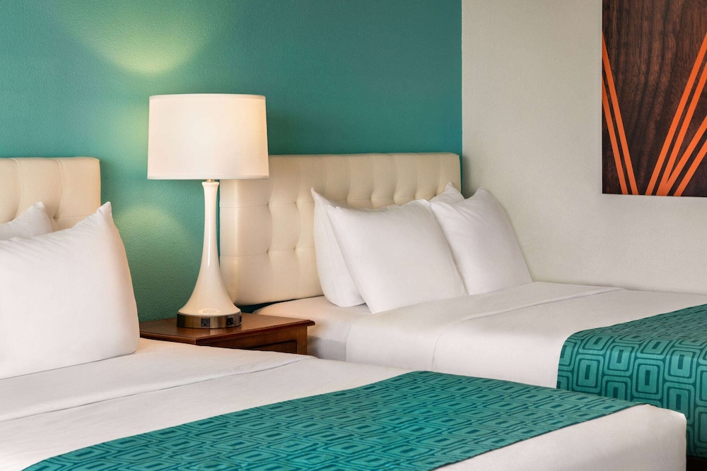 Room, 2 Double Beds, Non Smoking (Efficiency, Partial Ocean View) - Photo 7