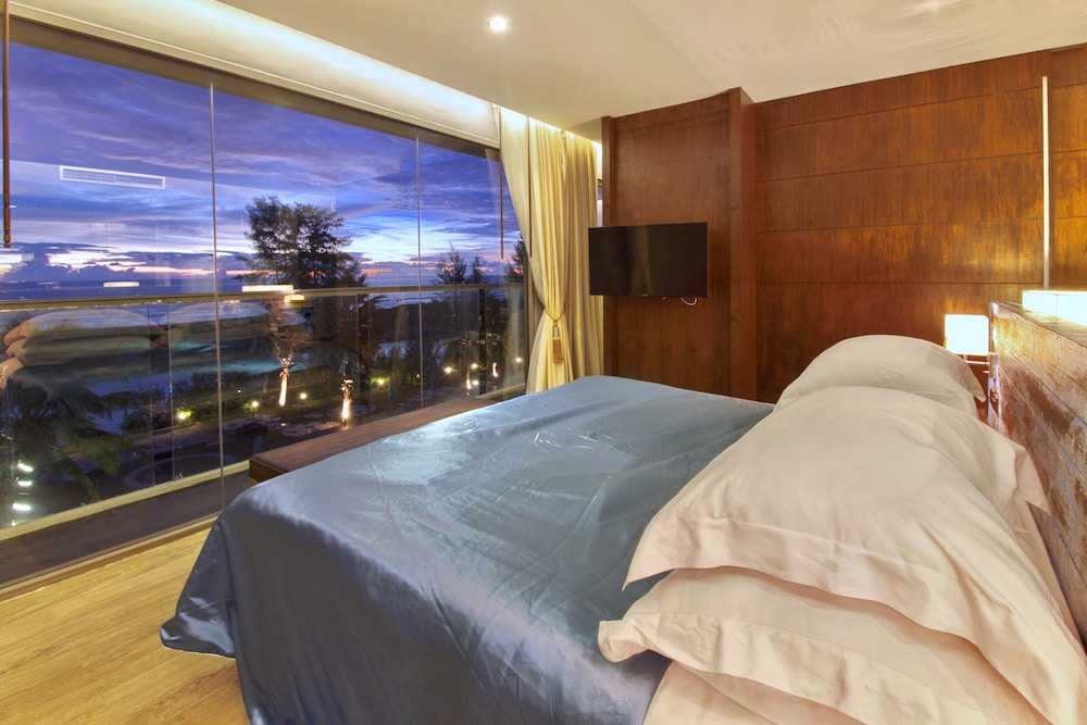 Luxury Suite Seaview King Bed