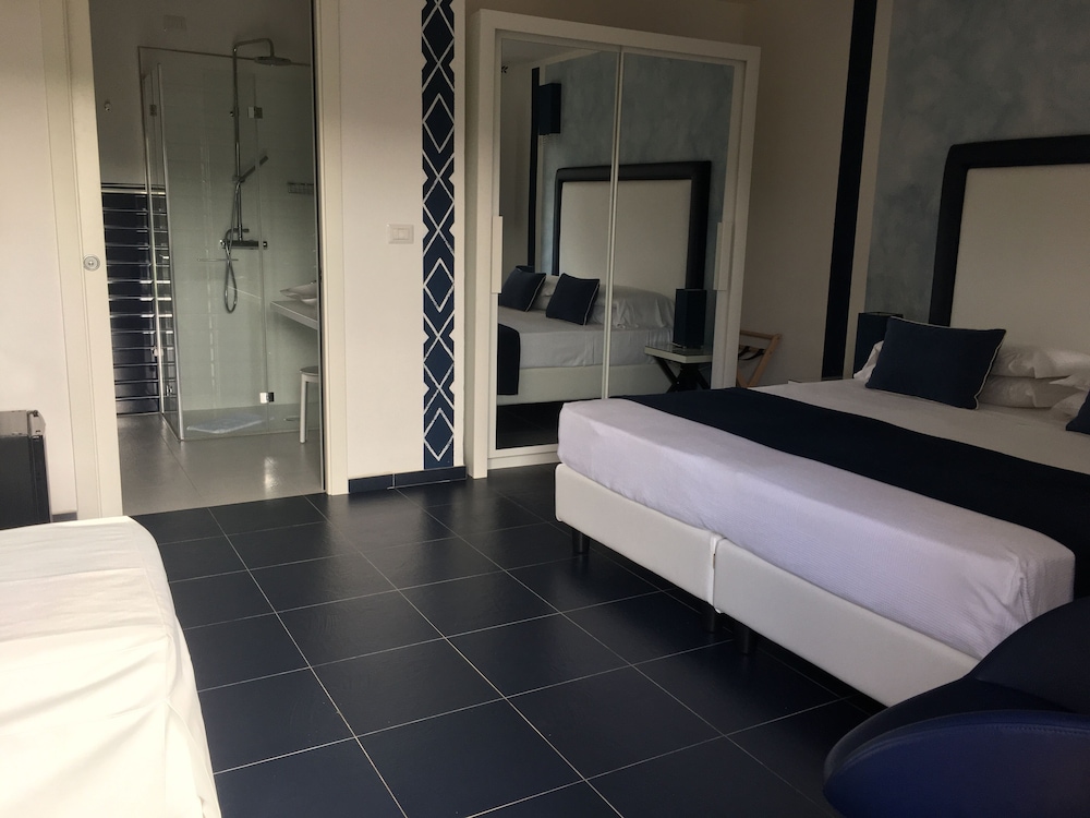 Double Room - Photo 2