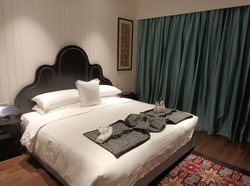 Suite, 1 King Bed (Executive Suite) - Photo 2