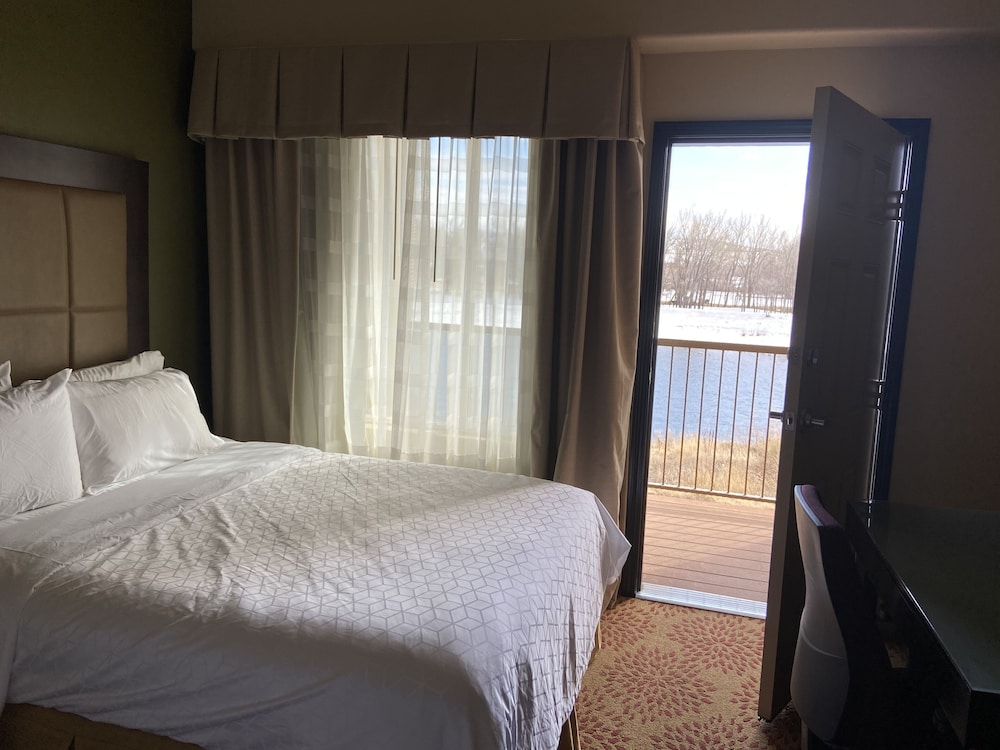 Suite, Multiple Beds, Balcony (Wet Bar) - Photo 11