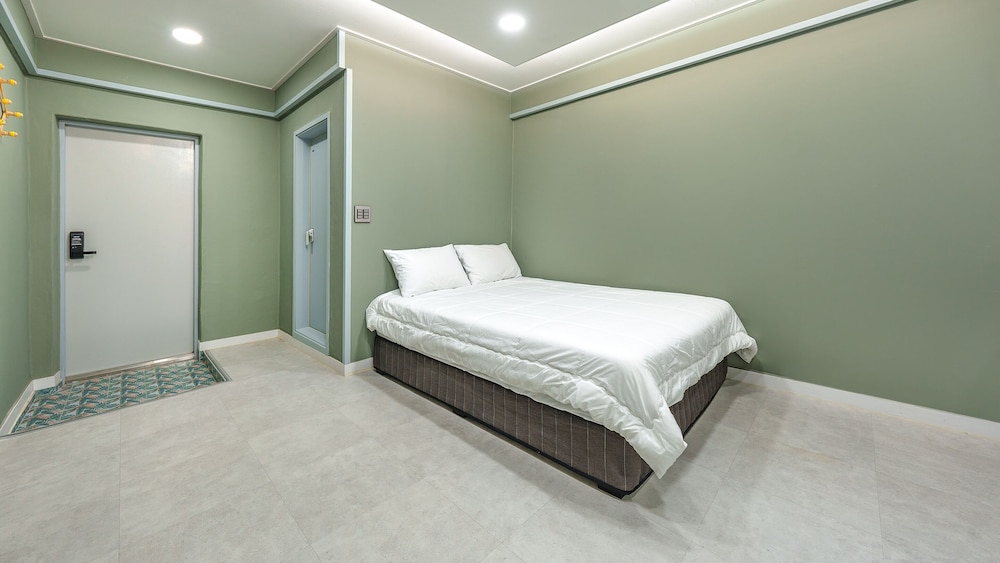 Basic Room, 1 Bedroom (Hill 7 (Mountain View))