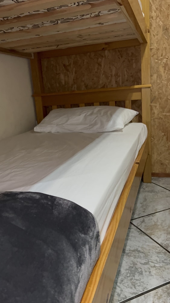 Basic Quadruple Room photo 2