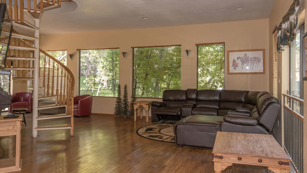 Cabin 17, Treehouse