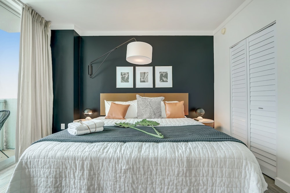 Gorgeous Bay View Room ( With Balcony/ No Kitchen) photo 3