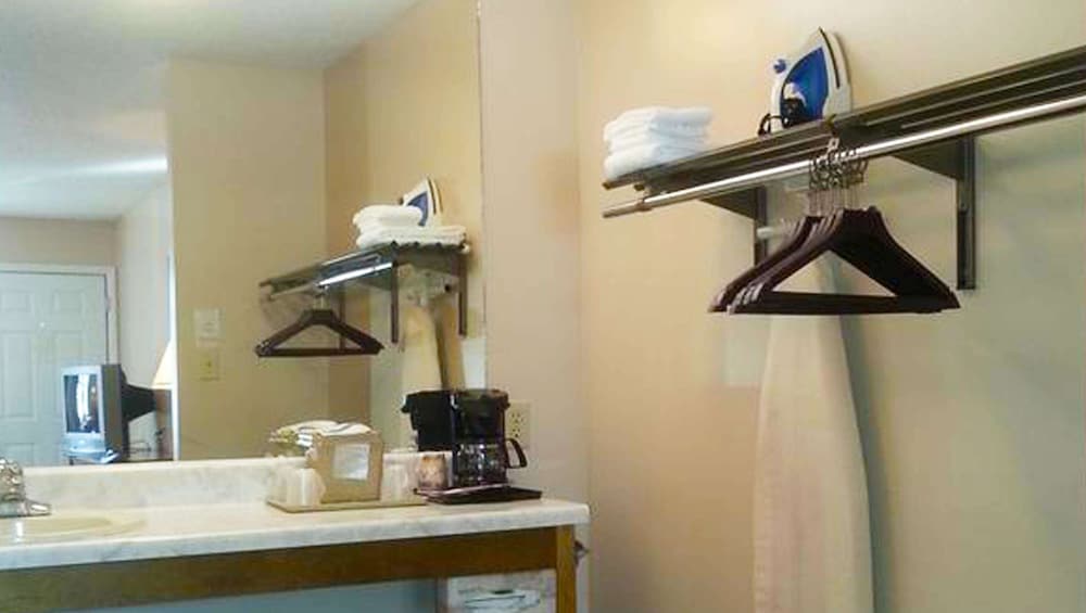 Room, 2 Double Beds, Smoking - Photo 4