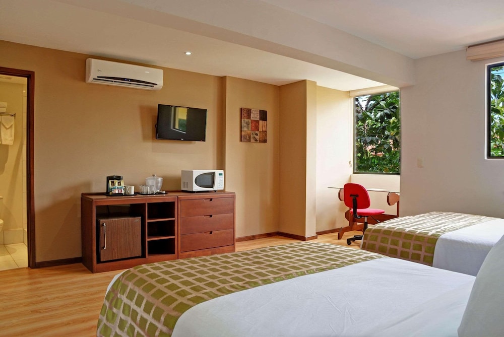 Room, 2 Double Beds, Non Smoking - Photo 4