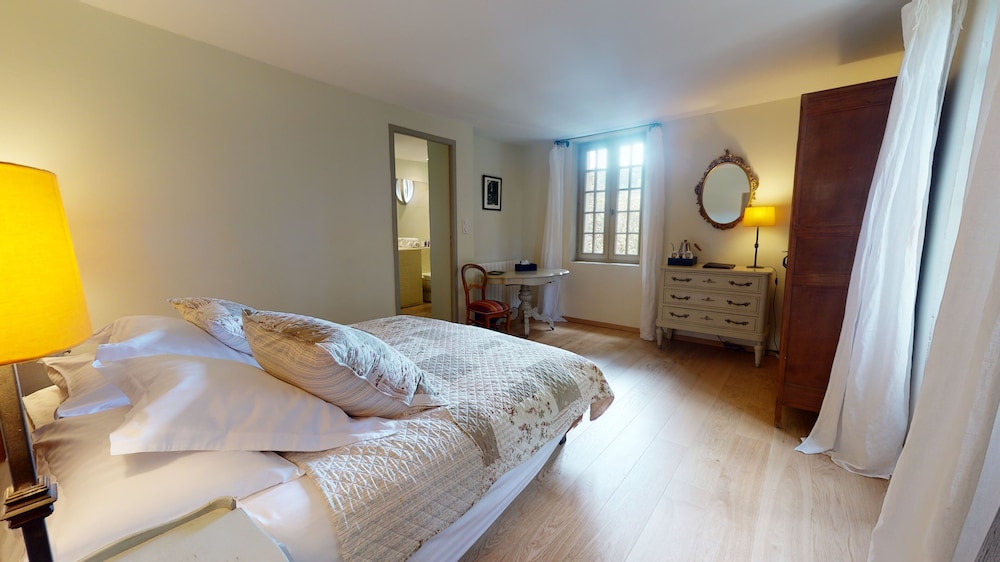 Classic Double Room, 1 Queen Bed, Garden View photo 1