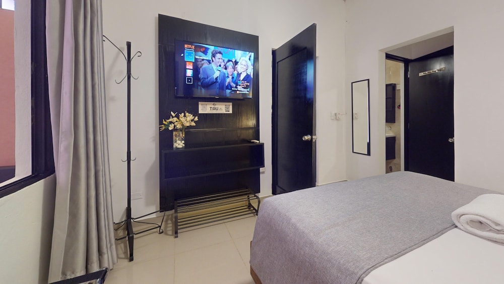 Grand Room, Multiple Beds photo 3