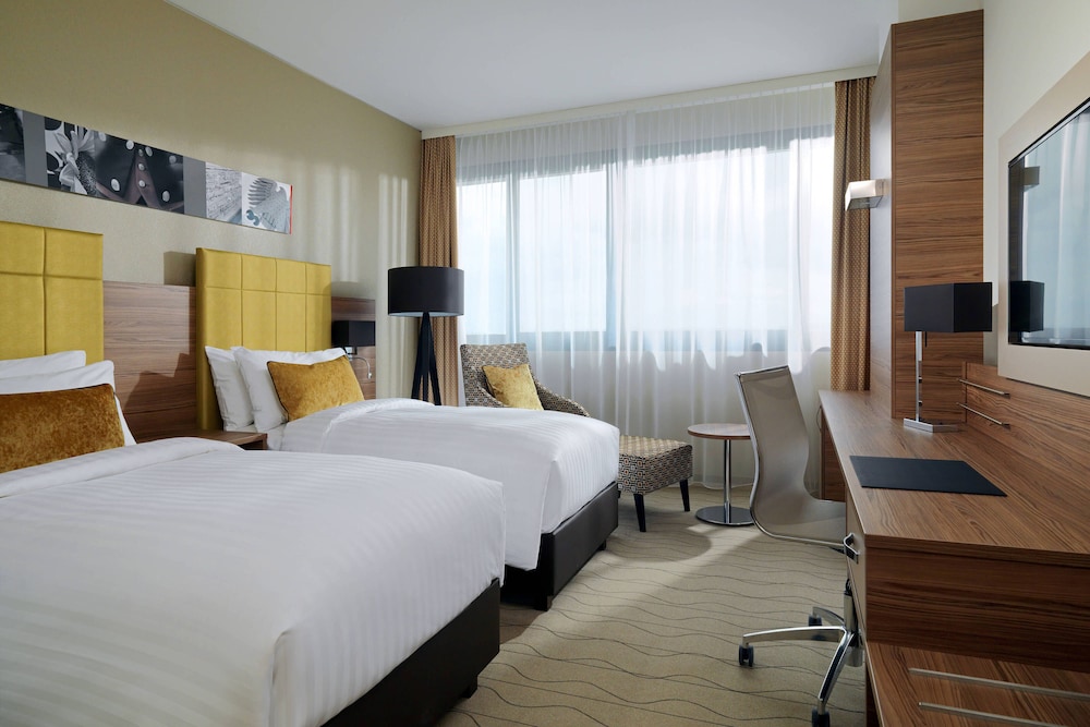 Standard Room, 1 King Bed, City View - Photo 2