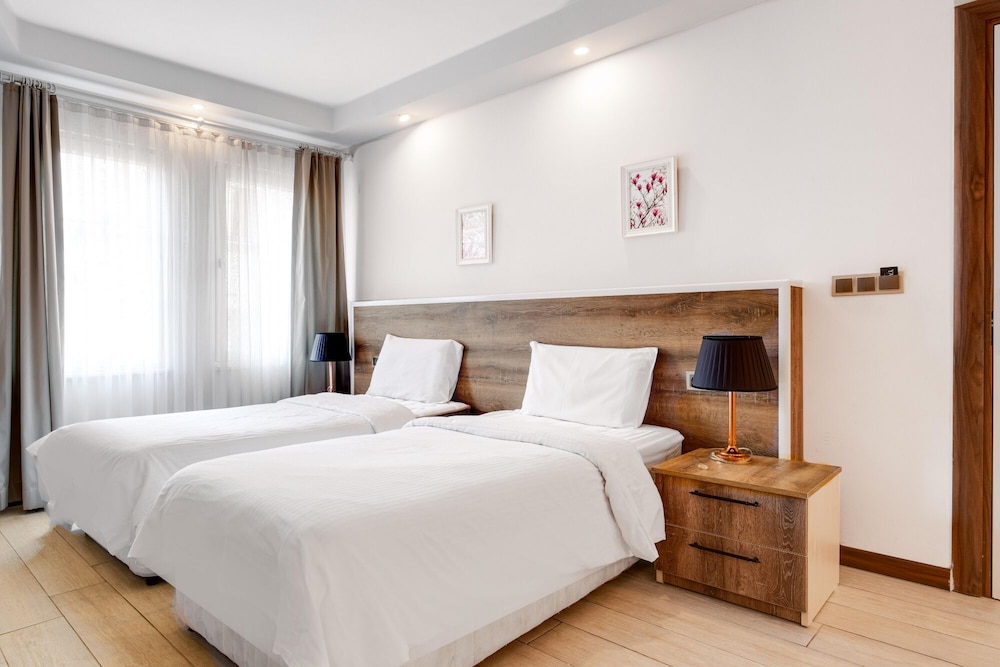 Standard Quadruple Room, Multiple Beds, Non Smoking photo 3