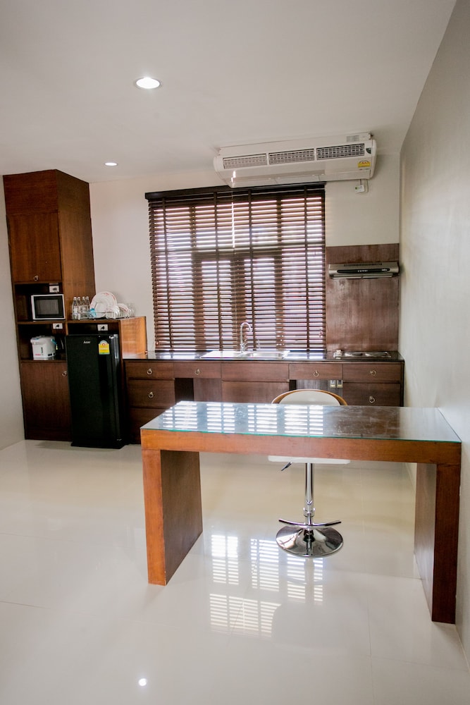 Executive Room - Photo 10