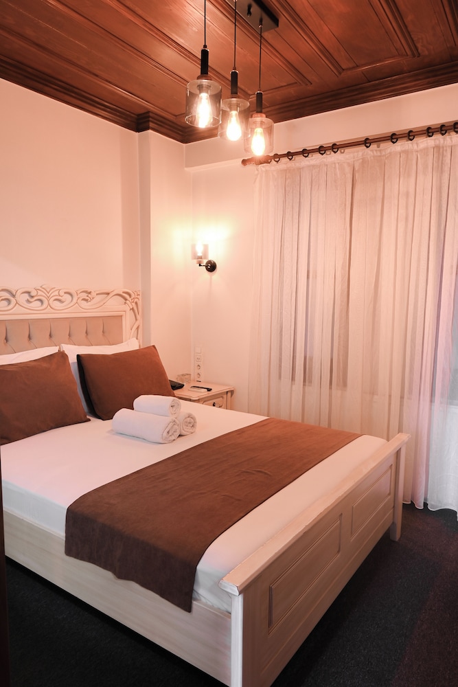 Economy Double Room photo 3