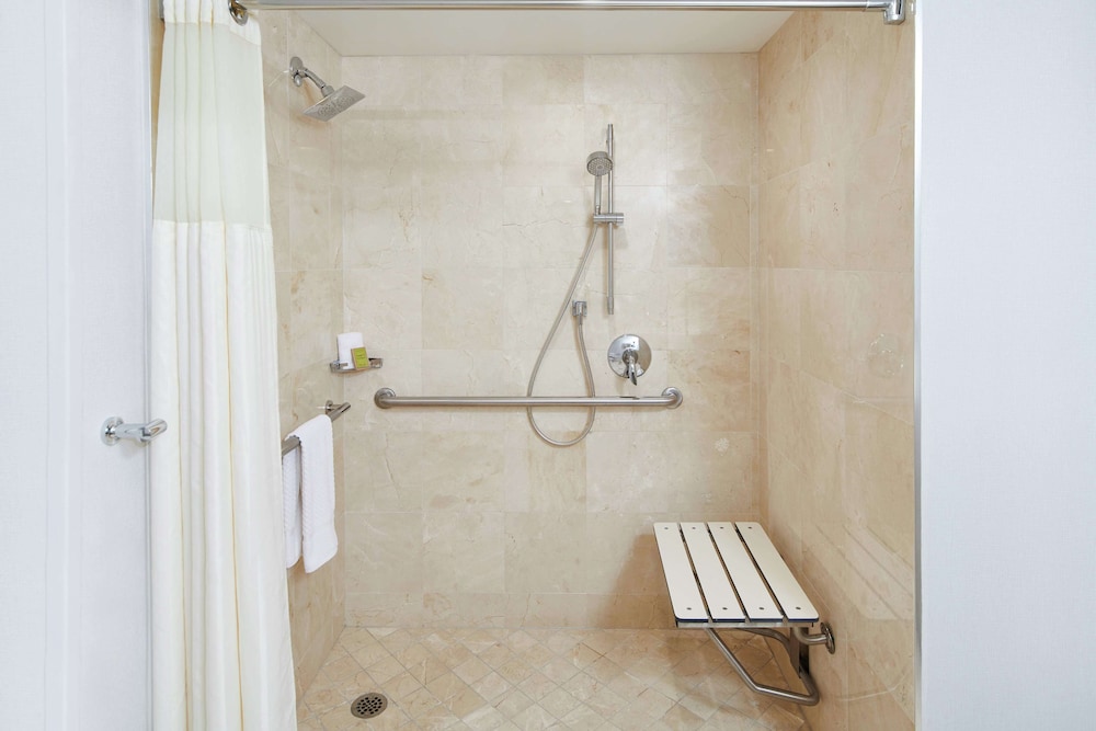 Room, 1 Double Bed, Accessible, Non Smoking (Roll-in Shower) - Photo 1