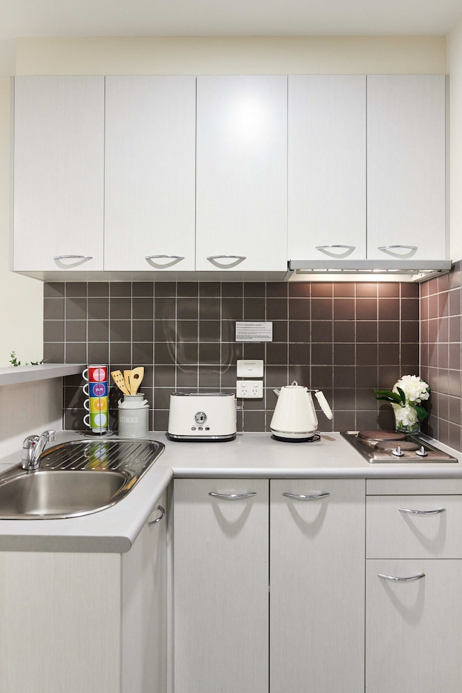 Deluxe King Apartment - Photo 7
