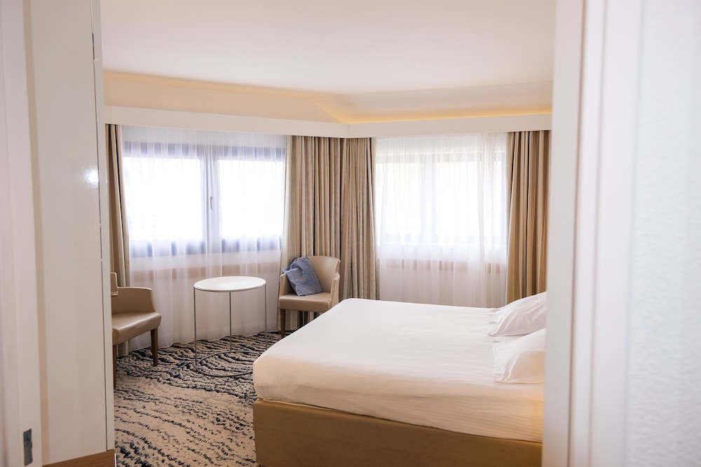 Family Suite, Pool Access photo 3
