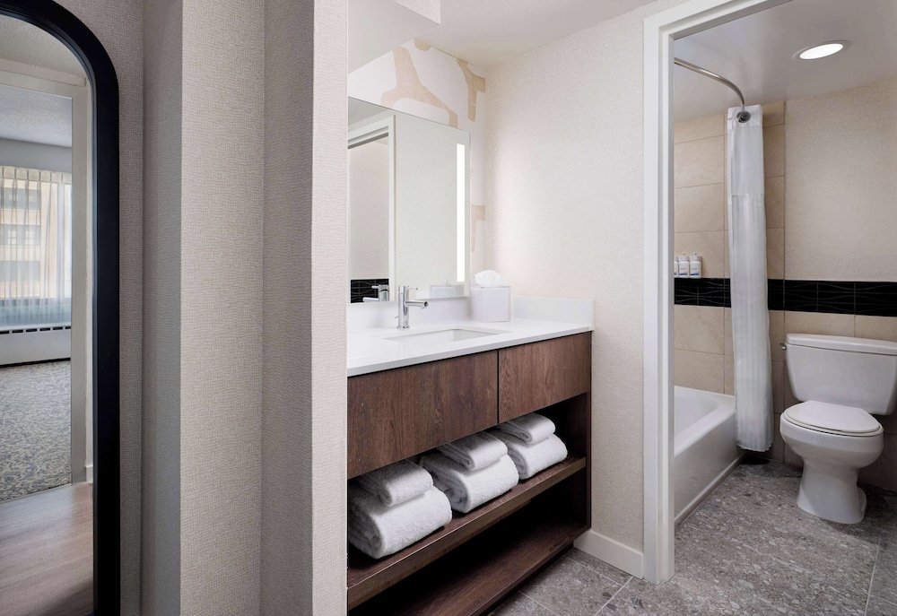 Superior Suite, 1 King Bed with Sofa bed, Lake View