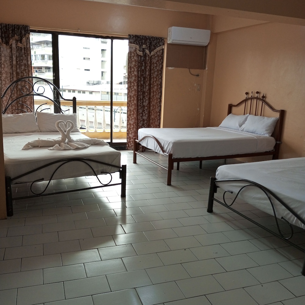 Economy Triple Room photo 3