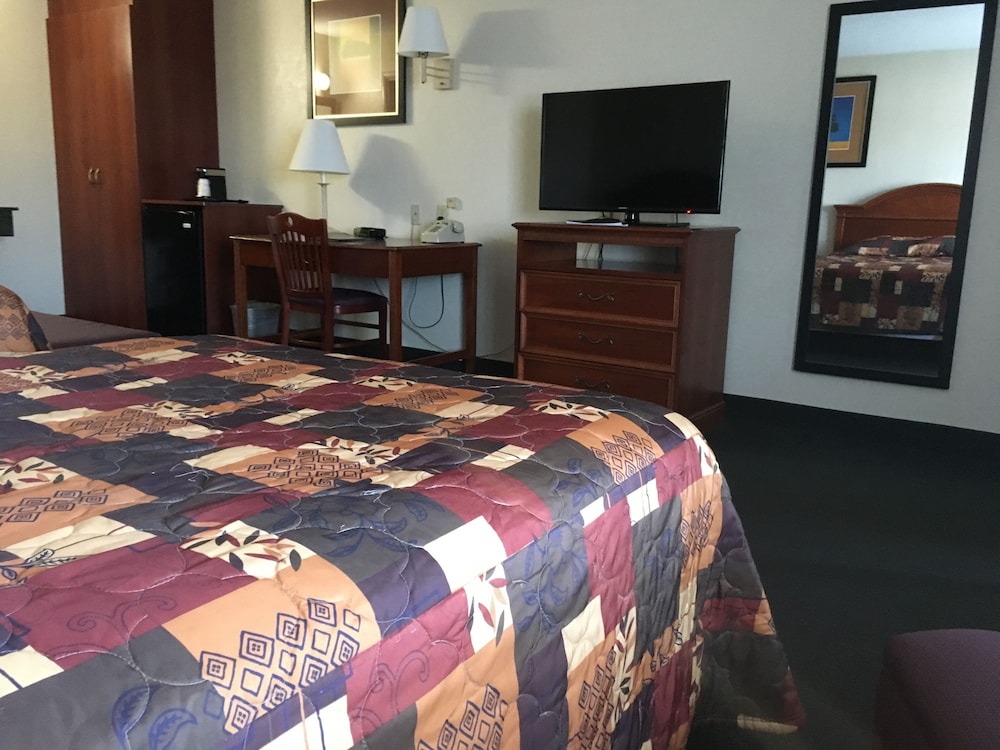 Standard Single Room, 1 King Bed photo 2