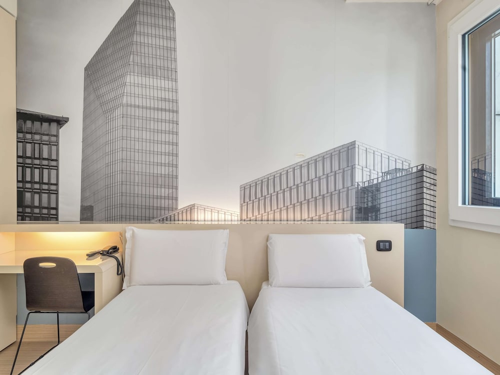 Double Room, Accessible, Non Smoking thumbnail 5