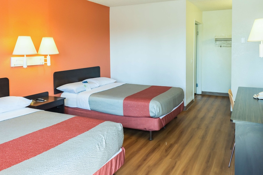 Standard Room, 2 Double Beds, Non Smoking photo 2