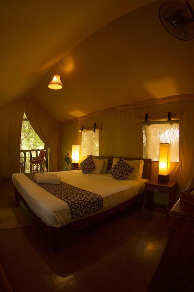 Economy Tent, 1 Double Bed photo 3