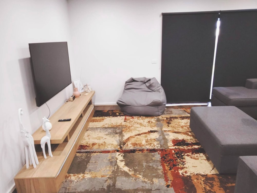 House, 4 Bedrooms, Smoking, Balcony