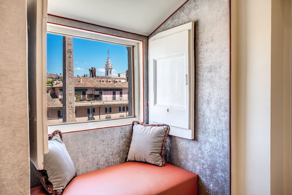 Deluxe Suite, 1 King Bed with Sofa bed, City View