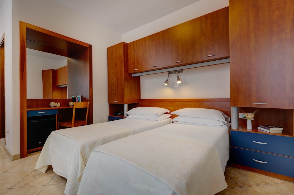 Double Or Twin Room photo 2