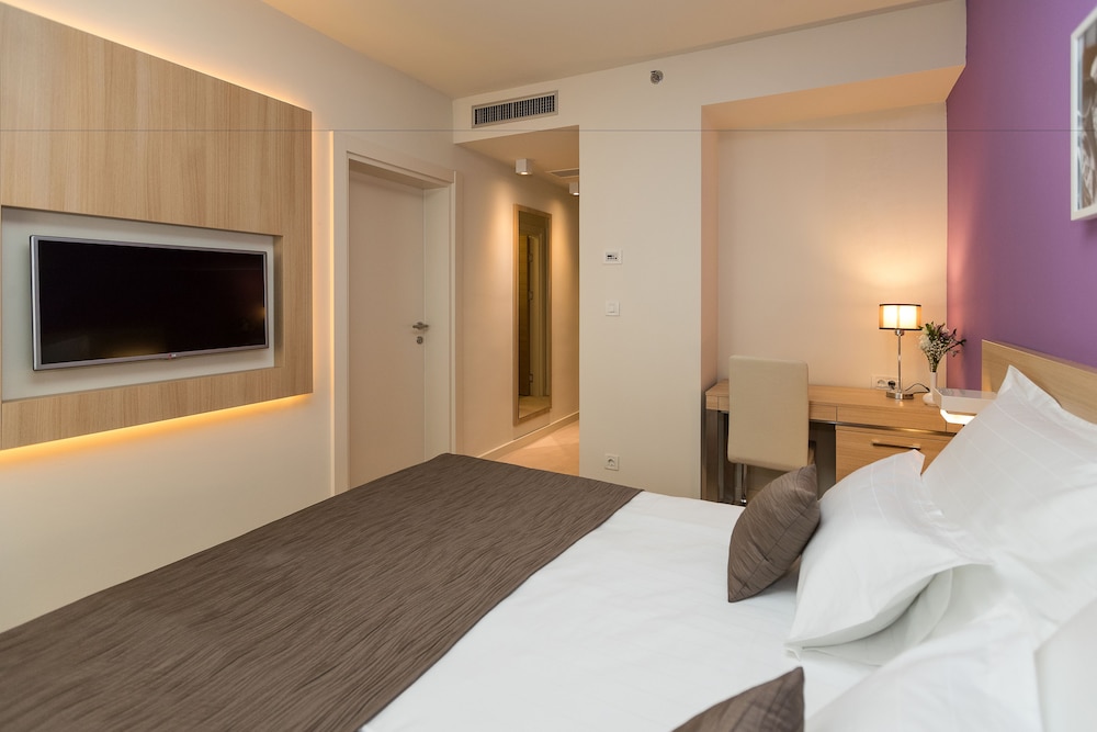 Comfort Room, 2 Bedrooms, Balcony