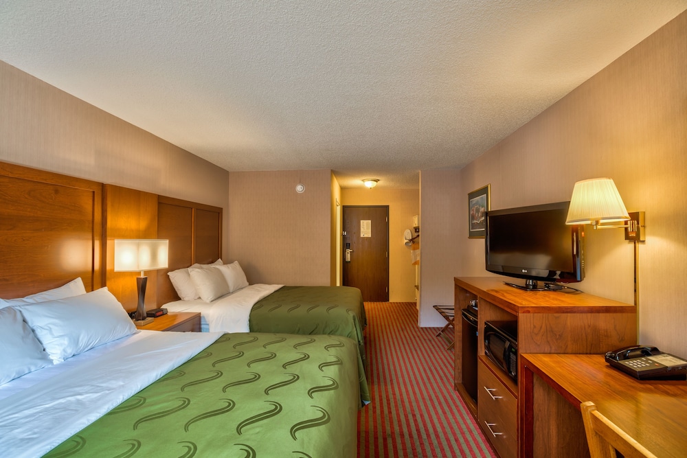 Standard Room, 2 Queen Beds, Non Smoking - Photo 1