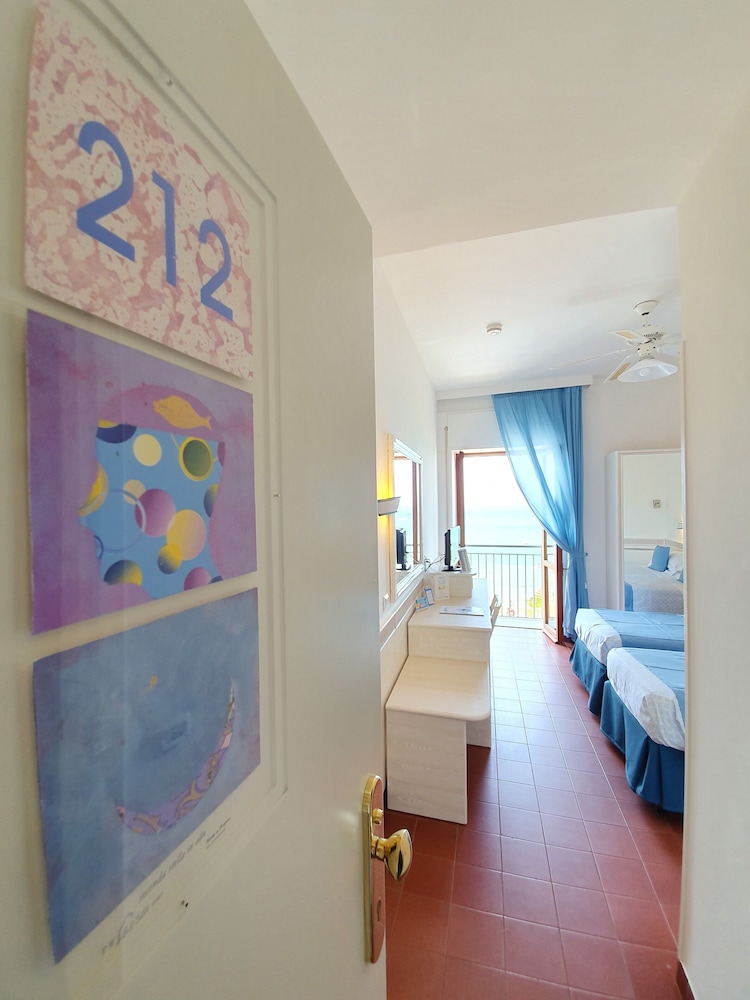 Double Room, Sea View (Marina) - Photo 5