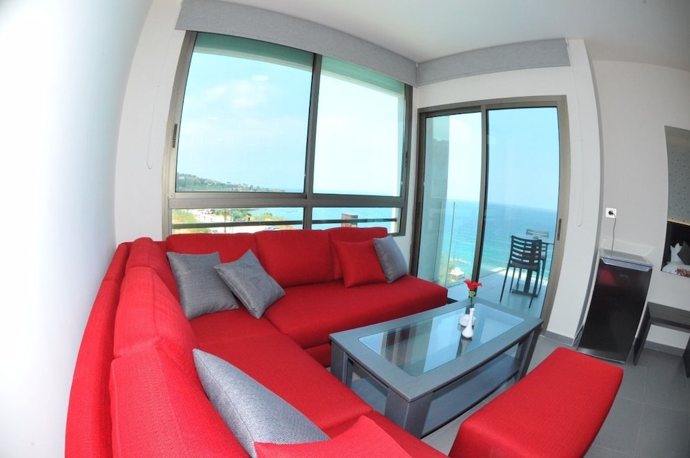 Deluxe Suite, 1 Double Bed, Balcony, Sea View photo 2