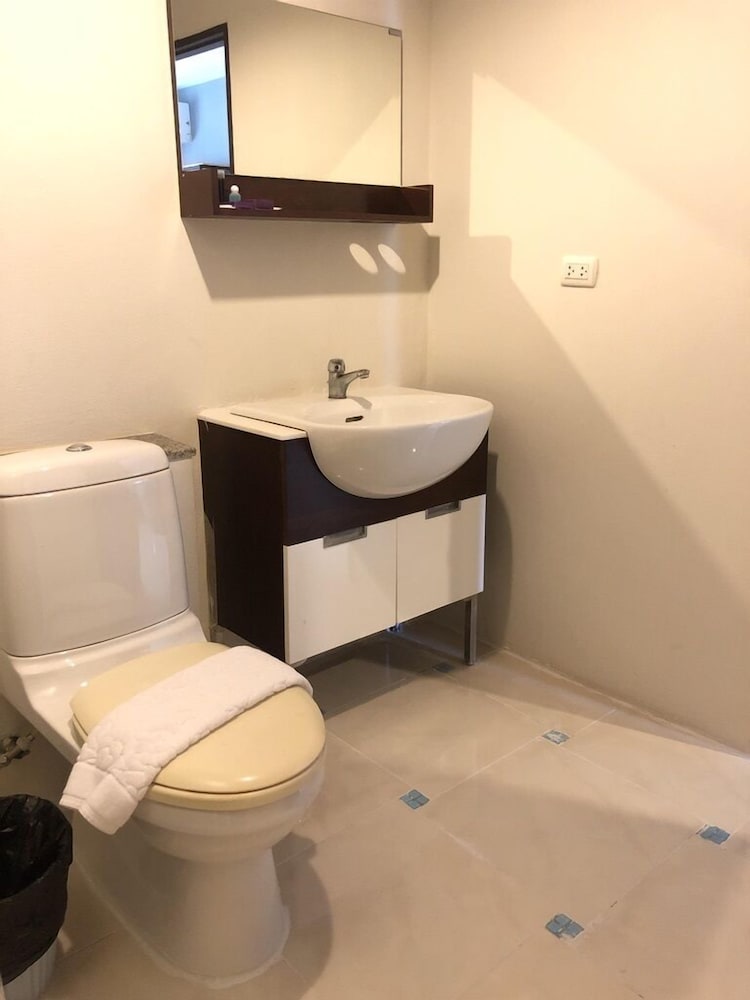 Standard Twin Room - Photo 4