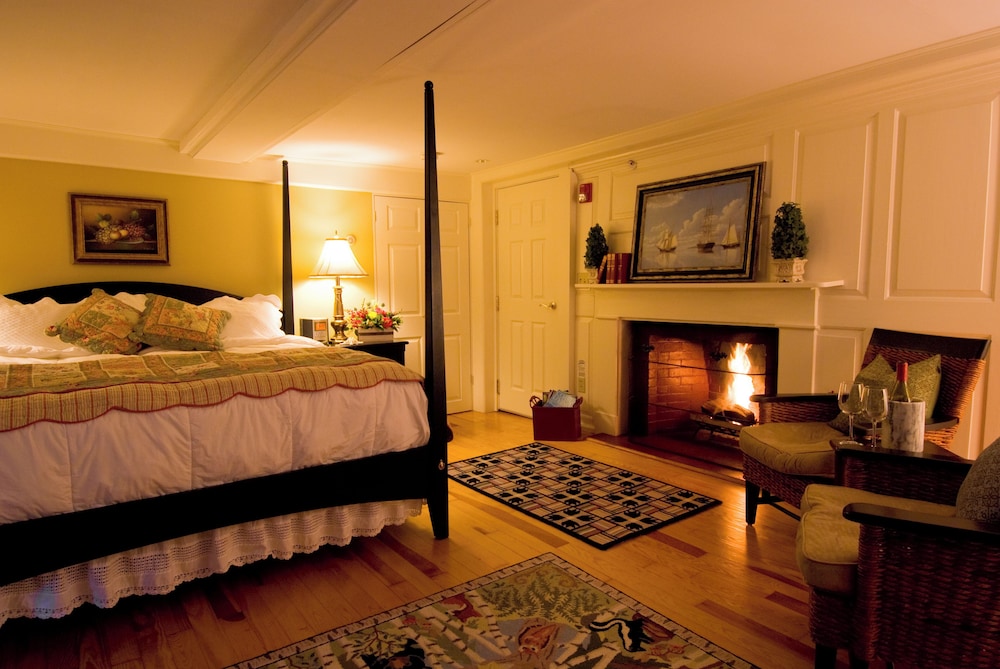 Harbor Crest King - Dog Friendly