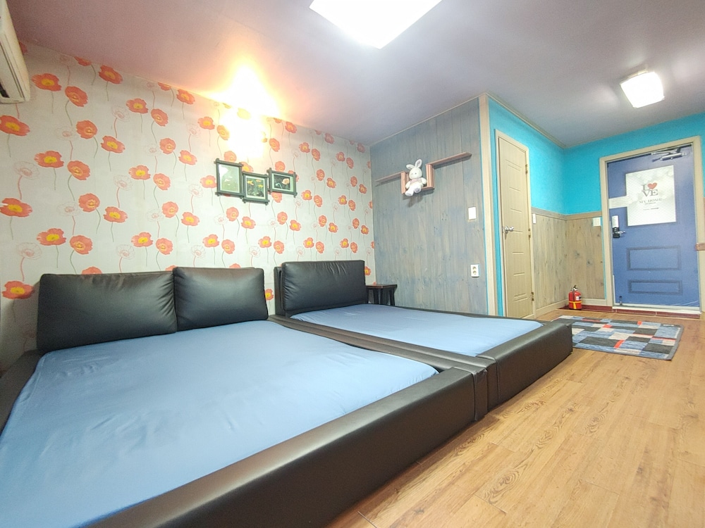 Classic Twin Room (12 PY, Yanggwibi) photo 2