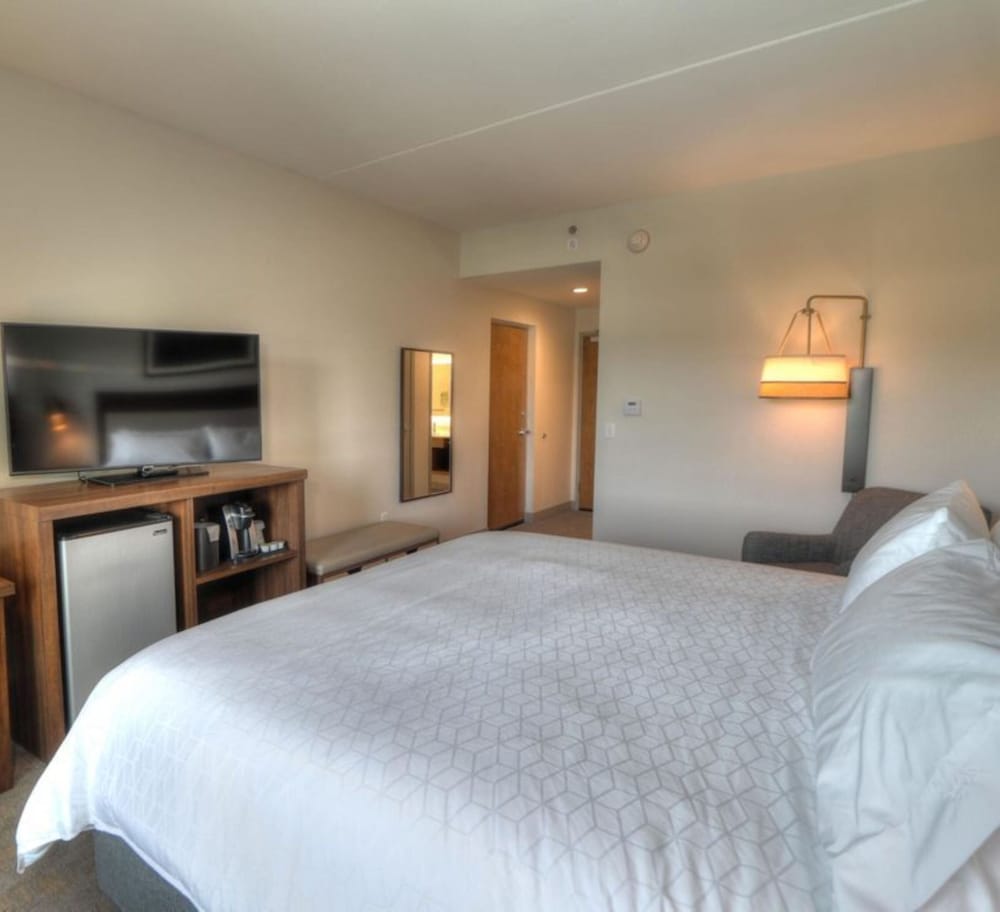 Premium Room, 1 King Bed, Balcony, River View (Top Floor) - Photo 9