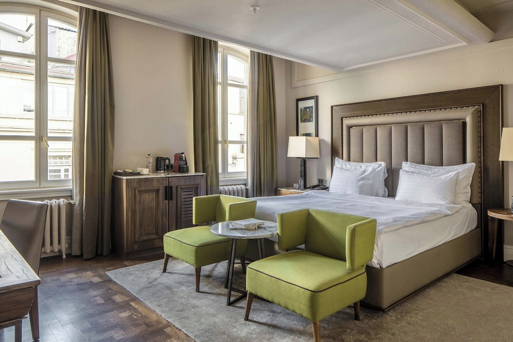 Deluxe Room, 1 King Bed, City View