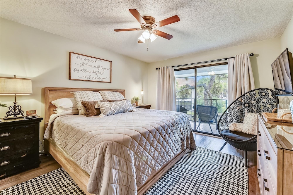 Condo, 2 Bedrooms