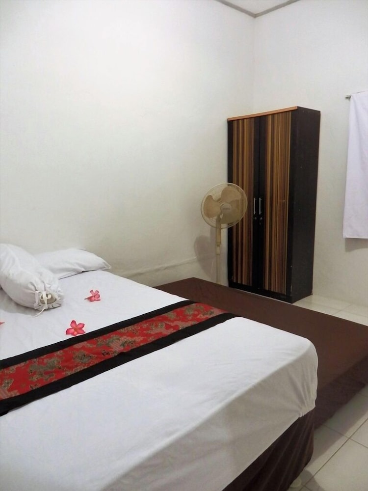 Standard Room (with Fan) photo 1