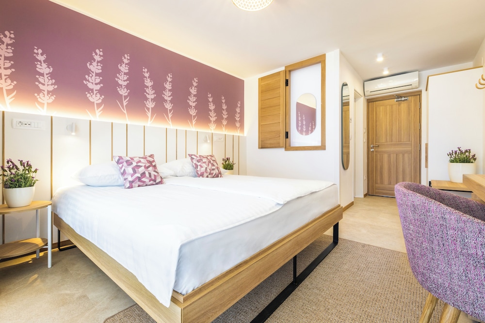 Standard Double or Twin Room - Photo 3