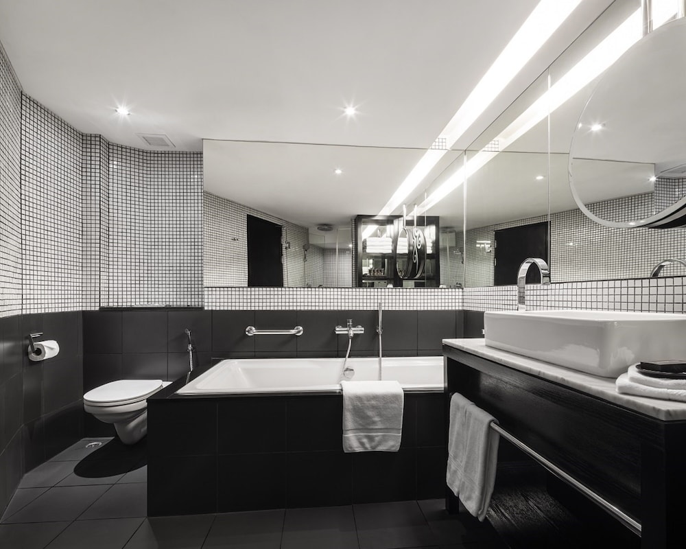 Gold Suite - Newly Renovated