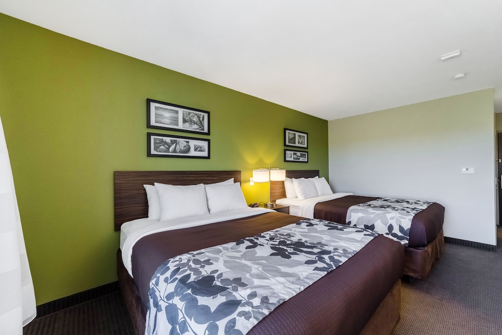 Standard Room, 2 Queen Beds, Non Smoking photo 3