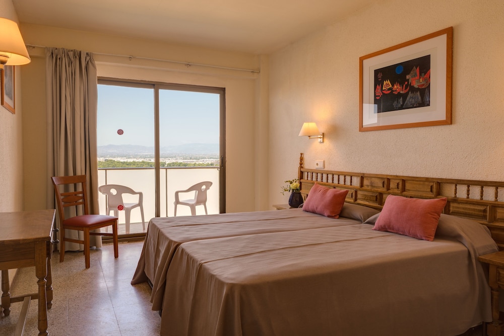 Habitación Cuádruple (3 Adultos + 1 Niño)