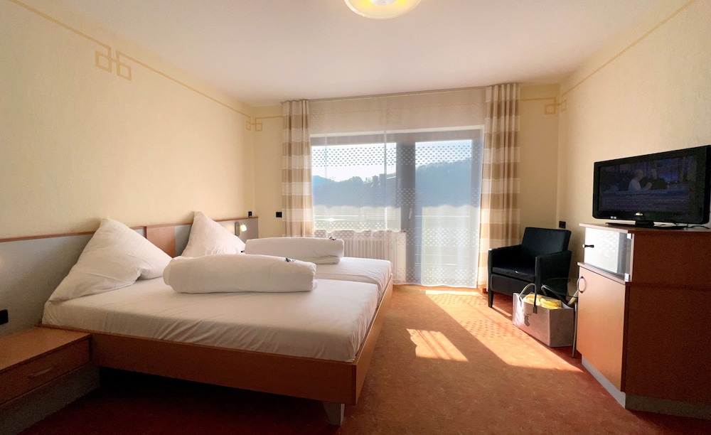 Double Room Single Use, Non Smoking, Mountain View