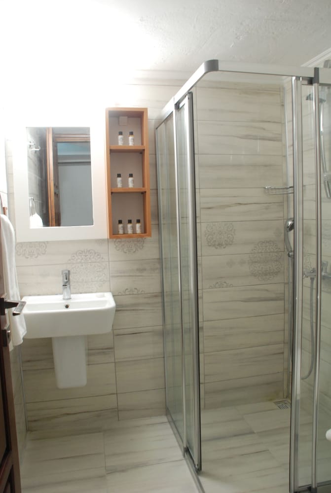 Family Suite, 1 Queen Bed, Non Smoking photo 2