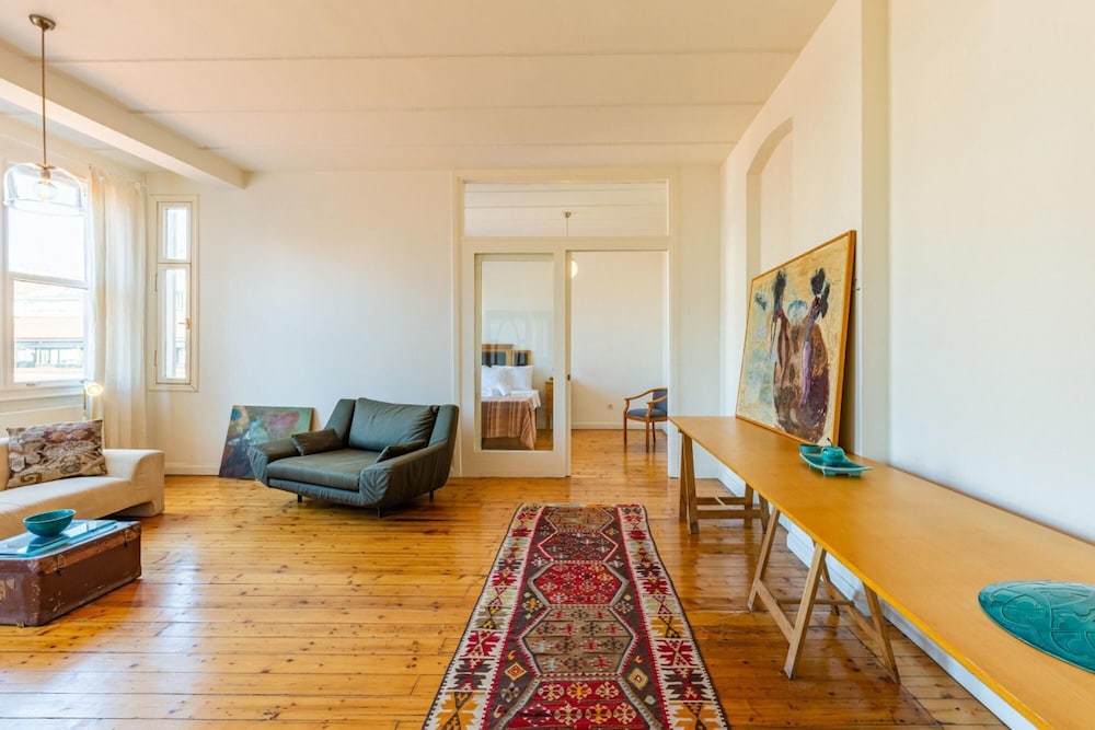 Apartment photo 2