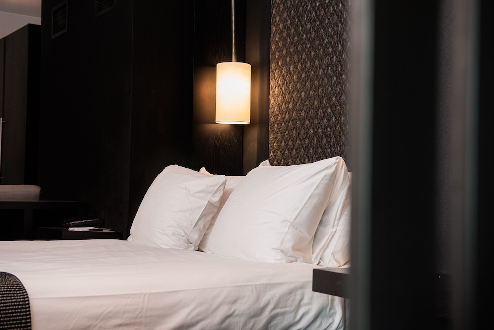 Grand Double Room, 1 King Bed, Garden View photo 2